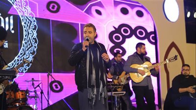 محمد عدوية يحيي ليلة رمضانية بأغانيه المميزة 