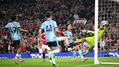 مانشستر يونايتد يوقف زحف آرسنال ويمهد الطريق لليفربول نحو اللقب