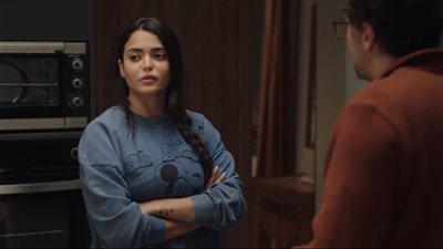 أحداث مسلسل أشغال شقة جداً.. الحلقة العاشرة أسماء جلال تفقد صوتها وفضيحة الطب الشرعي 