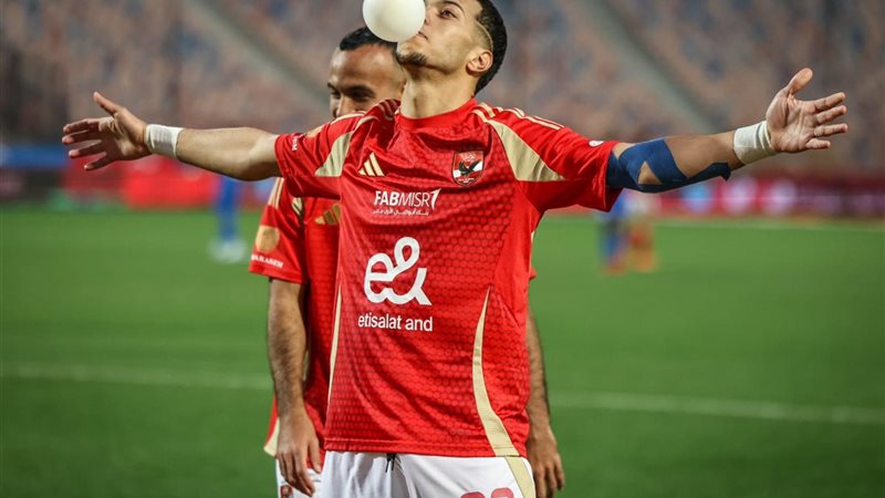 إمام عاشور لاعب النادي