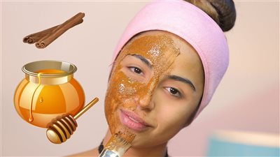 طريقة عمل ماسك العسل والقرفة للتخلص من حب الشباب بسهولة
