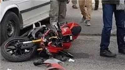 تفاصيل تصادم دراجة نارية مع سيارة ميكروباص في كفر الشيخ