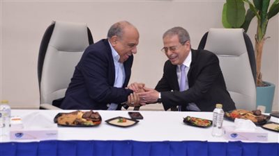 إفطار جماعي للعاملين بوزارة الكهرباء والشركة القابضة بحضور محمود عصمت