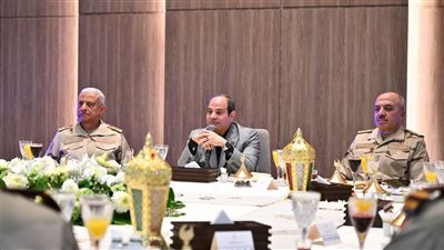 الرئيس السيسي يبعث برسائل طمأنة وسط التحديات.. من الأكاديمية العسكرية