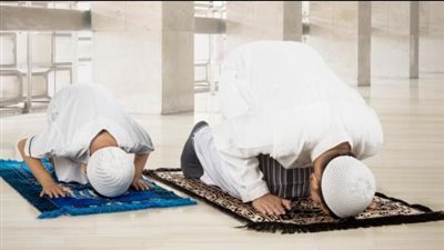 موعد أذان العشاء وصلاة التراويح ومواقيت الصلاة اليوم 15 رمضان