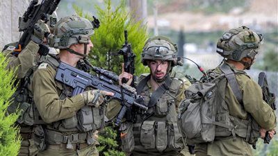 إسرائـ ـيل تواصل عـ ـدوانها علي الضفة الغربية وتعتقل 5 فلسطينيين