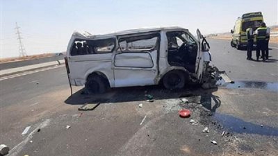 تصادم مروع في أسيوط.. مصرع شخص وإصابة 6 آخرين في انقلاب ميكروباص