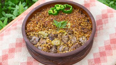 أفكار فطار رمضان 2025 .. طريقة عمل طاجن فريك بالكبد والقوانص وسلطة الشمندر