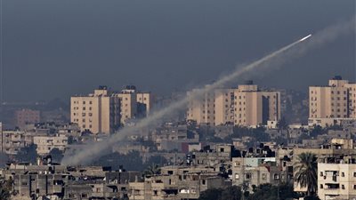 عاجل.. إسرائـ ـيل تشن غـ ـارات جوية كثيفة علي جنوب قطاع غـ ـزة