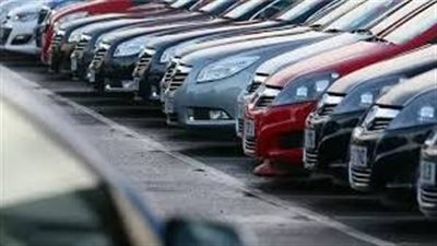 سبب انخفاض أسعار السيارات في مصر 2025 وتأثيرها على السوق المحلي