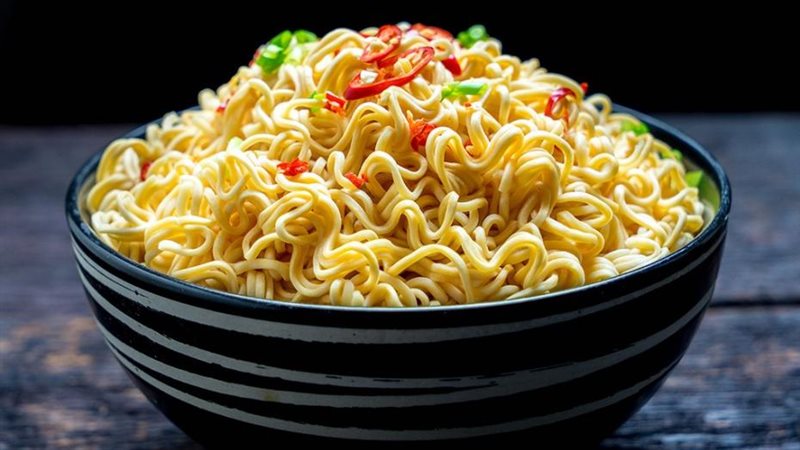 أضرار تناول الأندومي