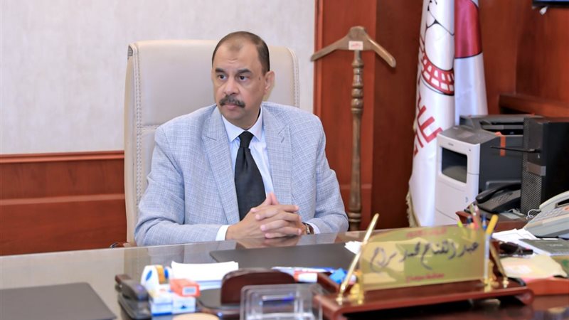 محافظ سوهاج يهنئ