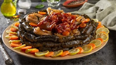 أفكار فطار 22 رمضان.. طريقة عمل طاجن ورق العنب باللحمة خطوة بخطوة