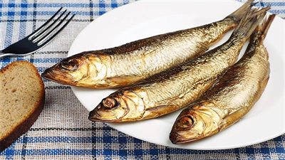 الأسماك المملحة في العيد.. متى تصبح خطرًا على مرضى القولون؟