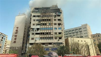 السيطرة على حريق هائل في مخزن مستلزمات طبية بجوار مبنى البريد في رمسيس