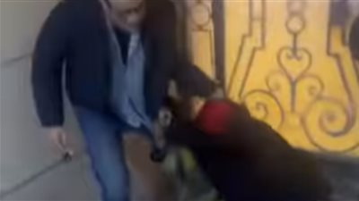 حقيقة انتشار فيديو تعدي طبيب على مسنة وسحلها في الزقازيق