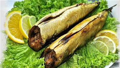 احذر الغش والتسمم الغذائي.. دليل شراء الفسيخ والرنجة بأمان في العيد