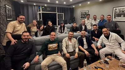 مصطفى شعبان يحتفل بفركش مونتاج آخر حلقات «حكيم باشا» بصحبه صناعه