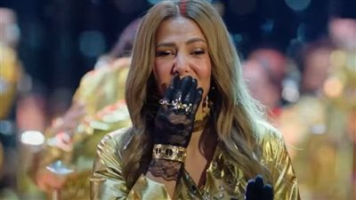 مسلسل عايشة الدور الحلقة الأخيرة.. لم الشمل وعايشة تبهر الجميع بالعرض المسرحي