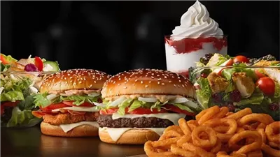 احذرِ الوجبات السريعة في العيد.. مخاطر خفية تهدد صحة طفلك