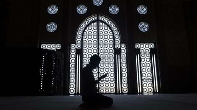 موعد أذان العشاء
