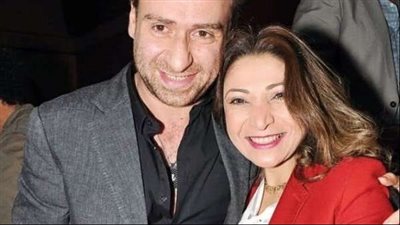 انهيار نضال الشافعي في وداع زوجته.. جنازة مهيبة وسط حضور نجوم الفن