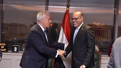 مصر واليونان تتفقان على توفير فرص عمل قانونية للعمالة الزراعية.. إليك التفاصيل 