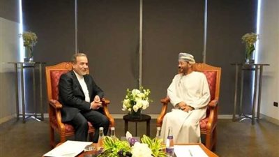 وزير الخارجية الإيراني يصل سلطنة عمان لإجراء مفاوضات هامة مع أمريكا