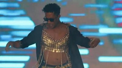 محمد رمضان يرد على انتقاد الإذاعة الإسرائيلية لملابسه في أمريكا