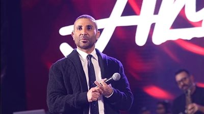 بإطلالة كلاسيكية مفاجئة.. أحمد سعد يلفت الأنظار ويكسر التوقعات في أحدث ظهور له