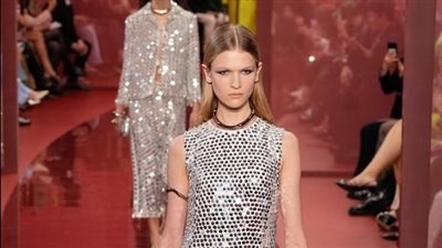 أحدث صيحات فساتين السهرة لصيف 2025.. شاهد أبرز الاطلالات الصيفية