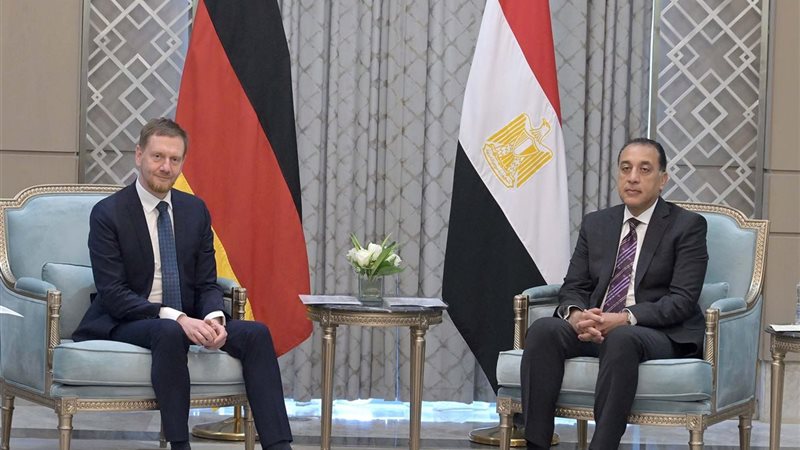 رئيس الحكومة مع نظيره