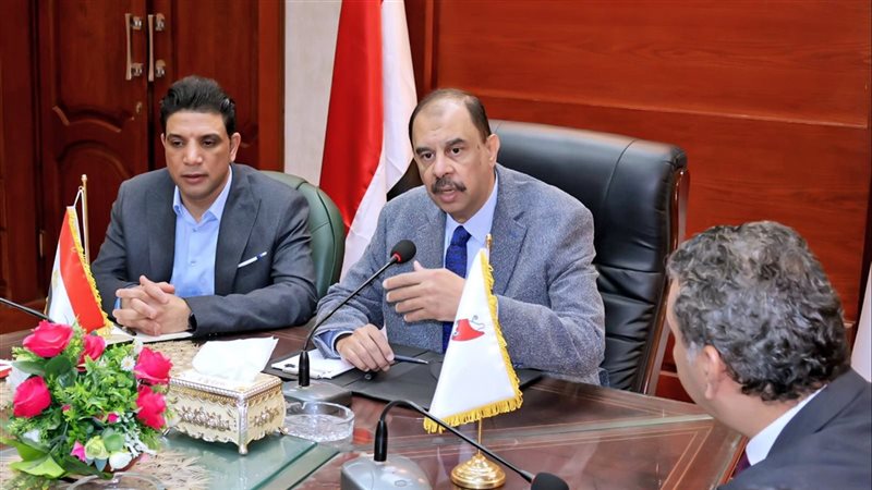 محافظ سوهاج يعقد