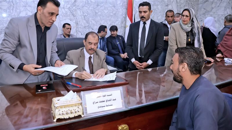 محافظ سوهاج يعقد