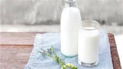 مقارنة شاملة بين الحليب كامل الدسم وقليل الدسم والخالي من الدسم وفوائده