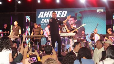 أحمد زكريا يشعل أجواء شم النسيم بحفل غنائي حماسي