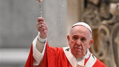 علي رأسهم ترامب وماكرون..أبرز المشاركين في تشييع البابا فرنسيس إلى مثواه الأخير