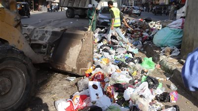 الجيزة ترفع أطنان من القمامة والمخلفات بالأحياء والمحافظ يصدر إجراءات صارمة لشركات النظافة 