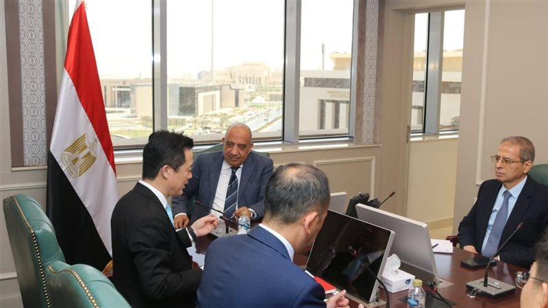 مباحثات وزير الكهرباء