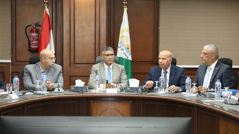 اجتماع محافظ الجيزة