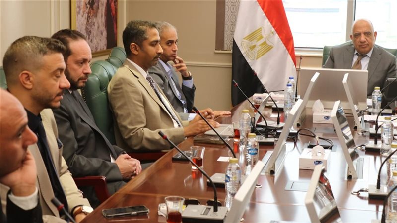 اجتماع وزير الكهرباء