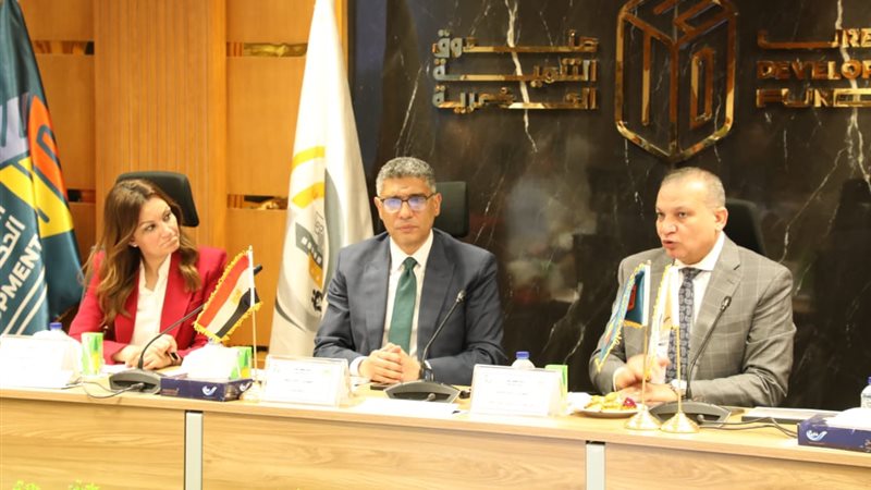 محافظ الجيزة مع