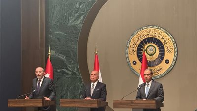 وزير الخارجية يشارك في اجتماع آلية التعاون الثلاثي مع وزيري خارجية الأردن والعراق