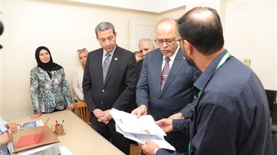 أبرزها ملتقى يوفر 1100 فرصة عمل.. 4 مشاهد ترصد زيارة وزير العمل في دمياط