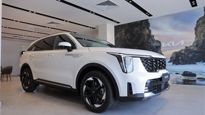 كيا تُشعل سوق السيارات الهجينة في مصر بكارنفال وسورينتو 2025