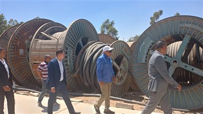 وزير الكهرباء يتفقد محطة محولات الهضبة 2 ومجمع مخزون الكابلات وإدارة شبكات العبور 