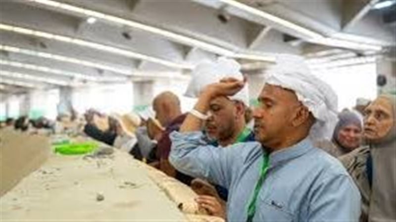 الحجاج يودعون منى