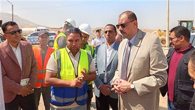 محافظ سوهاج يتفقد بدء العمل في إنشاء مجمع الصناعات الغذائية لتجفيف البصل والثوم بحي الكوثر