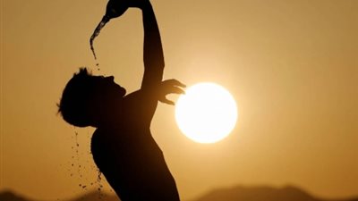 لهيب الصيف يشتد.. الأرصاد تكشف توقعات طقس غداً الثلاثاء (بيان درجات الحرارة)