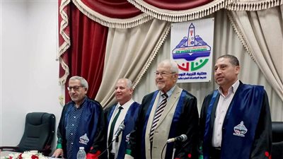 منح طارق عبد العزيز درجة الدكتوراه عن رسالة إعلامية حول الصراع النووي 